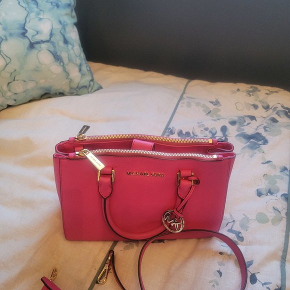 Micheal kors purse - Picture 3 of 4